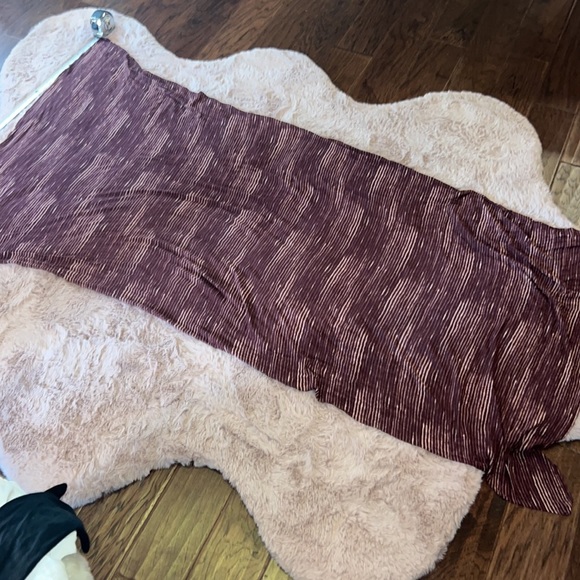 Maroon white striped design neck scarf shawl wrap lightweight one size fits all​ - Picture 3 of 6